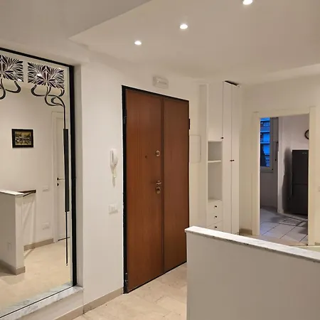 Michelle With Private Parking Apartment