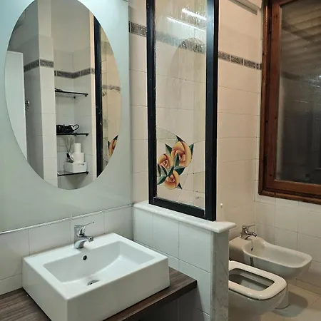 Apartment Michelle With Private Parking La Spezia